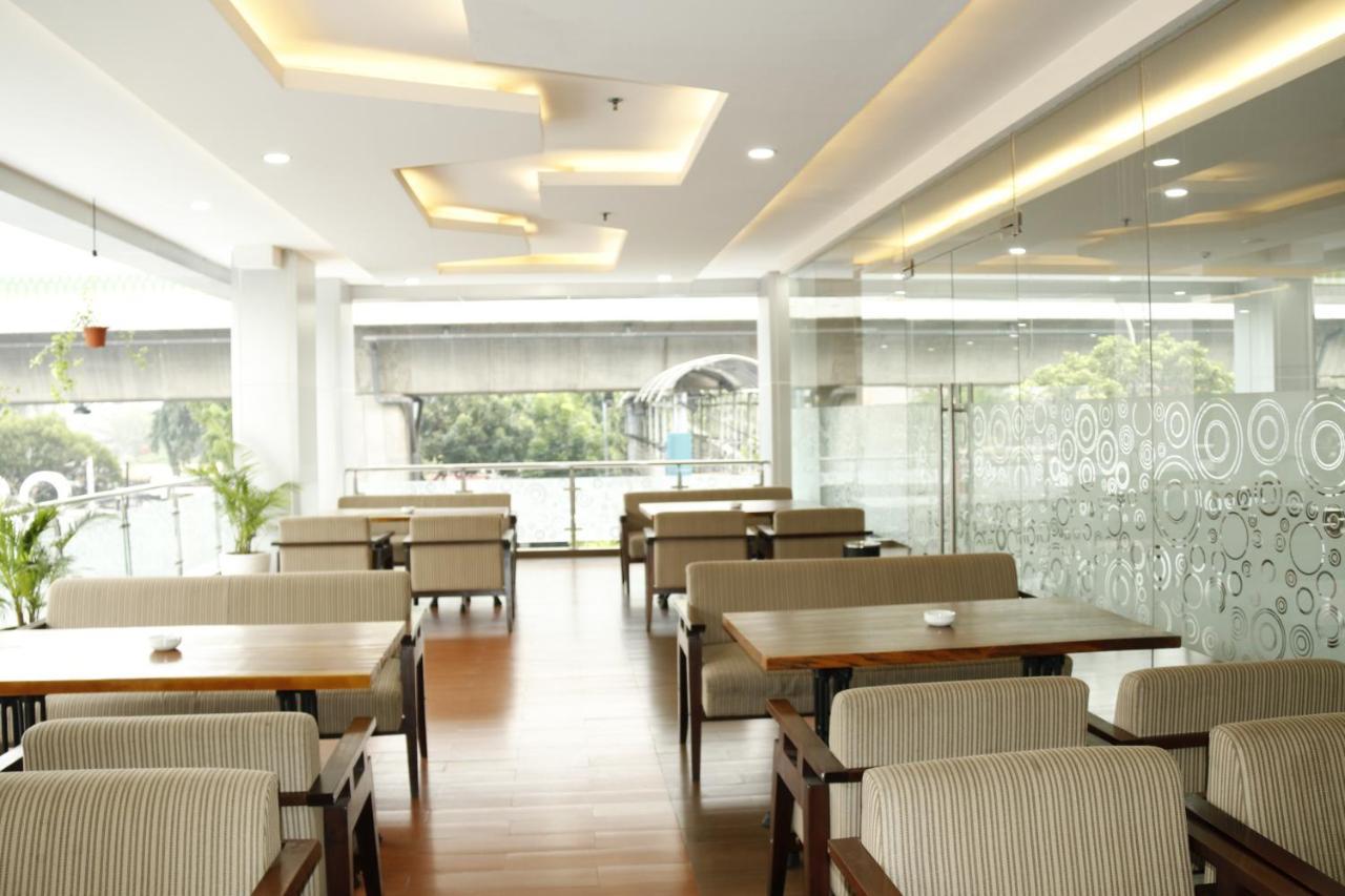 Terraz Tree Hotel Jakarta Exterior photo