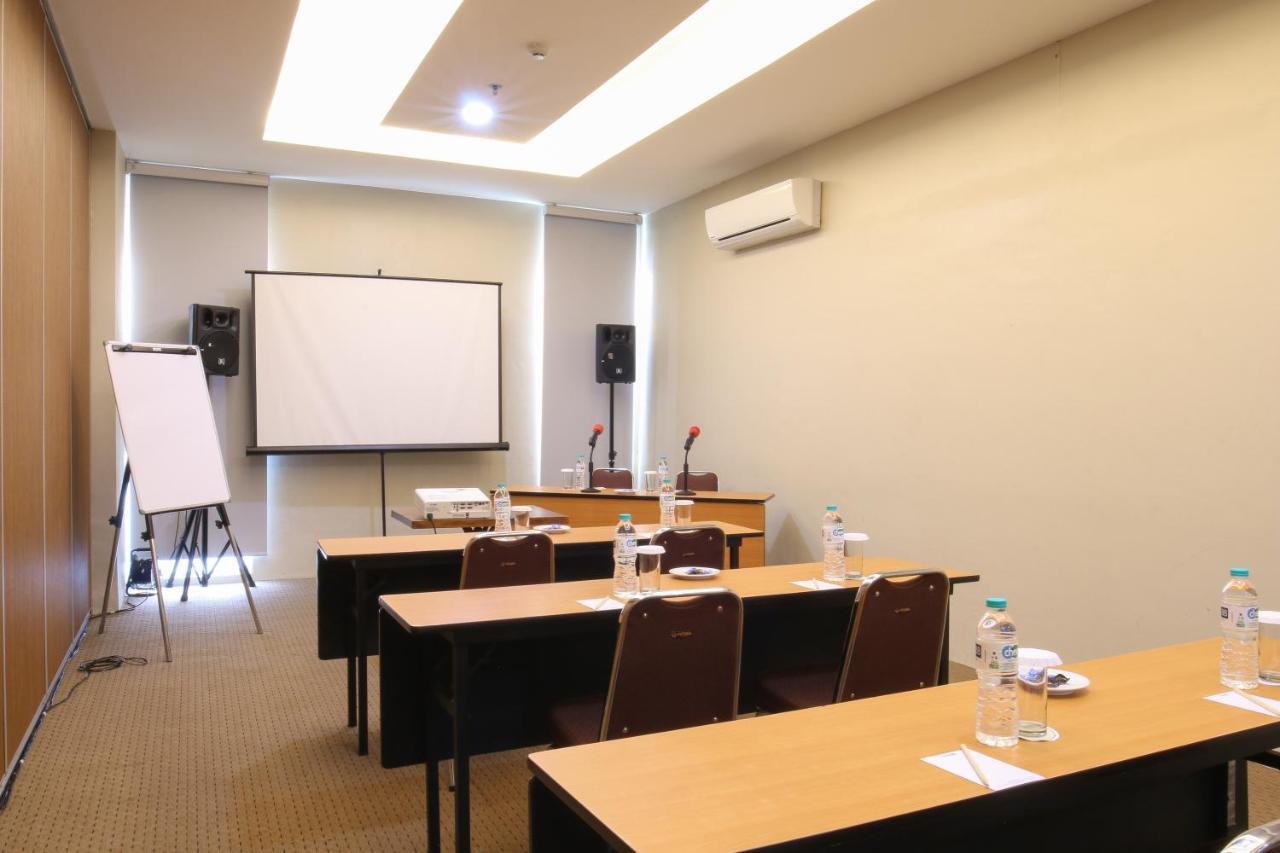 Terraz Tree Hotel Jakarta Exterior photo